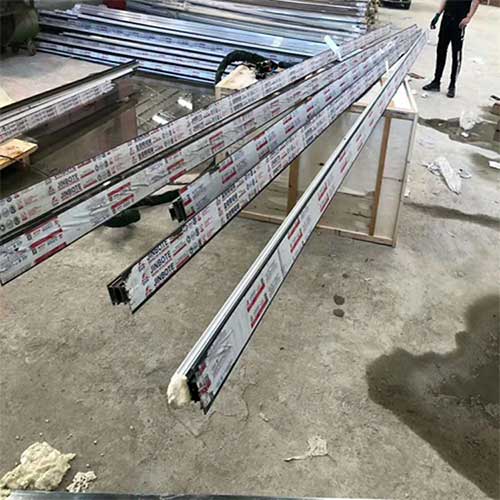 铝型材门窗填充聚氨酯(图1) 铝型材门窗填充聚氨酯案例