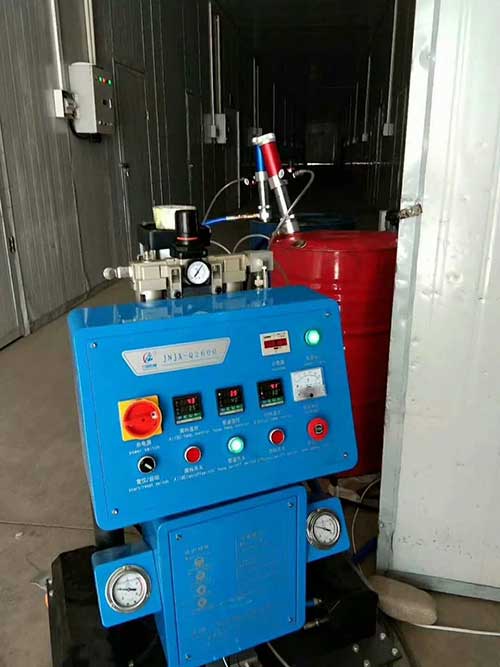 聚氨酯冷库喷涂施工(图1) Q2600聚氨酯冷库喷涂施工机器