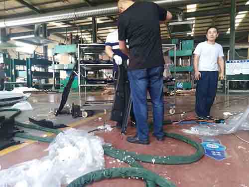 汽车内饰聚氨酯发泡设备(图1) H5600D液压聚氨酯发泡机在山东诸城用于汽车配件聚氨酯填充