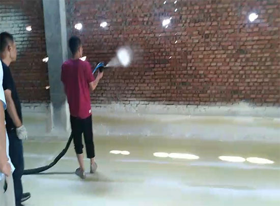 冷库喷泡沫多少钱一平方(图1) 冷库喷泡沫聚氨酯机器和案例