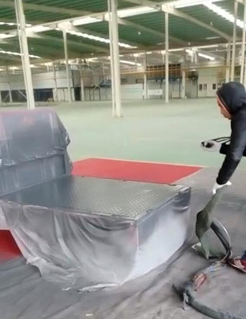 物流车箱喷涂聚脲耐磨防腐(图2) 物流车箱喷涂聚脲耐磨防腐